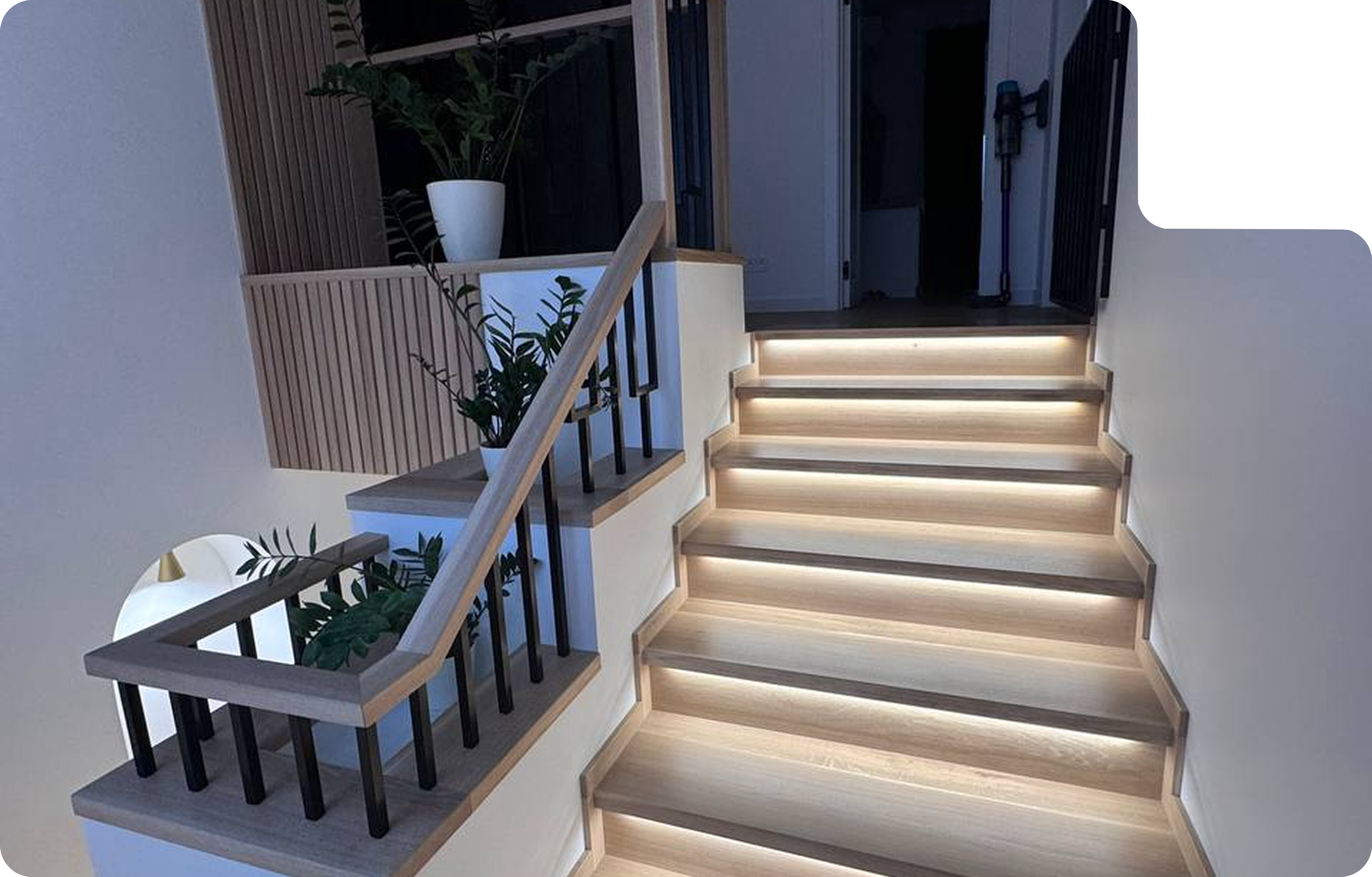 Виготовлення та монтаж деревʼяних сходів і дверей